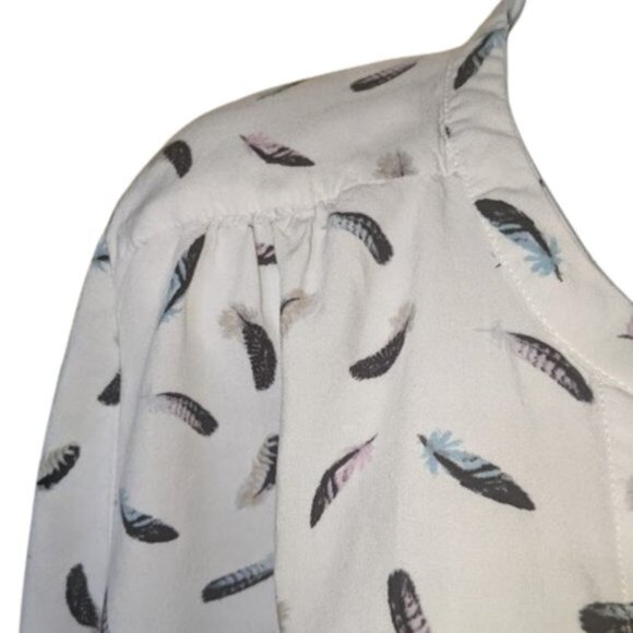 White Long Sleeve Feather Print Rayon Blouse Size 3X - Picture 3 of 5